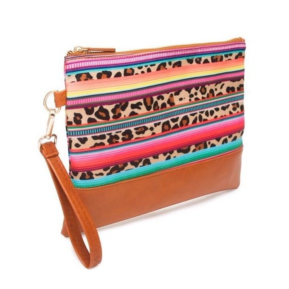 SOLD✨New✨Leopard & Serape Wristlet! - Picture 3 of 5